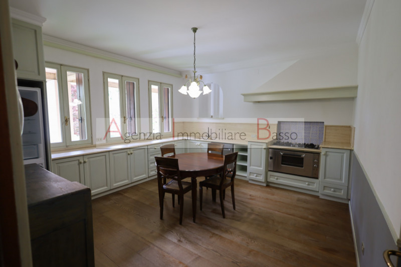 PADOVA zona Forcellini:  Agenzia Immobiliare Basso, propone in vendita, incantevole porzione di v...