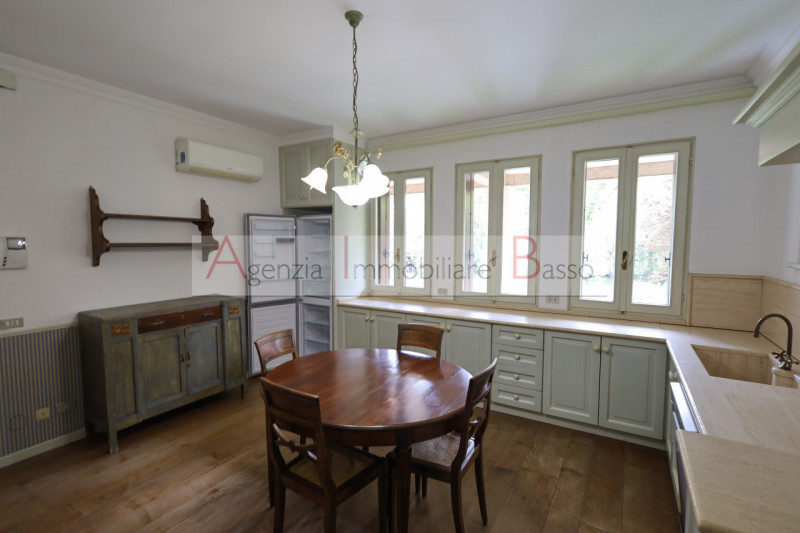 PADOVA zona Forcellini:  Agenzia Immobiliare Basso, propone in vendita, incantevole porzione di v...