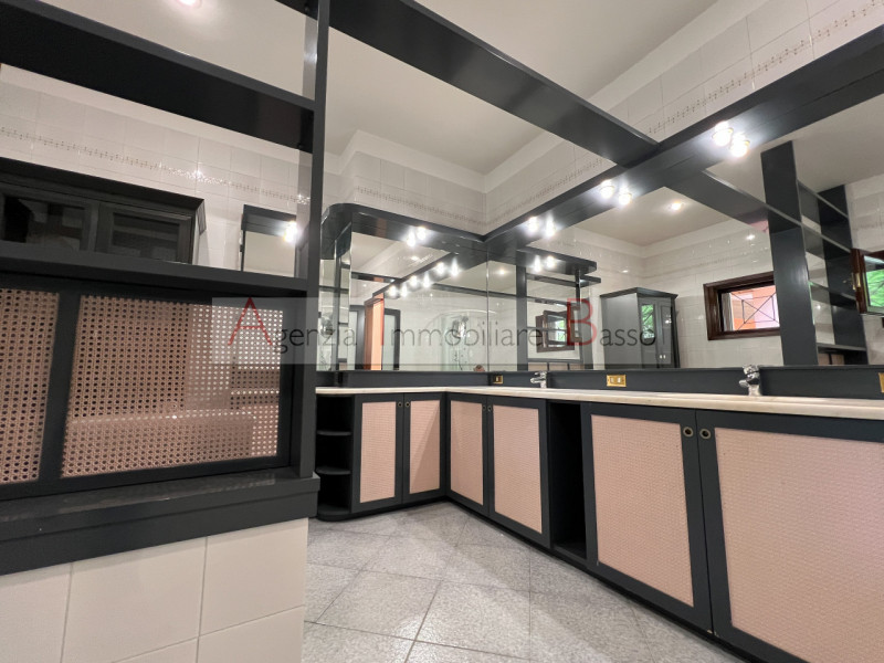 PADOVA zona Forcellini:  Agenzia Immobiliare Basso, propone in vendita, incantevole porzione di v...