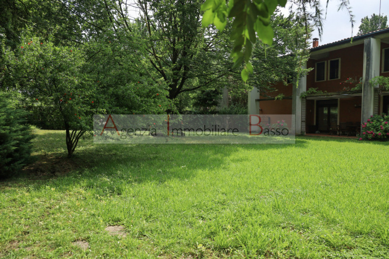 PADOVA zona Forcellini:  Agenzia Immobiliare Basso, propone in vendita, incantevole porzione di v...