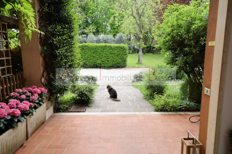 PADOVA zona Forcellini:  Agenzia Immobiliare Basso, propone in vendita, incantevole porzione di v...