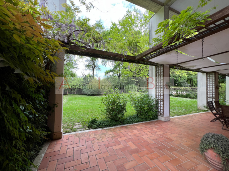 PADOVA zona Forcellini:  Agenzia Immobiliare Basso, propone in vendita, incantevole porzione di v...