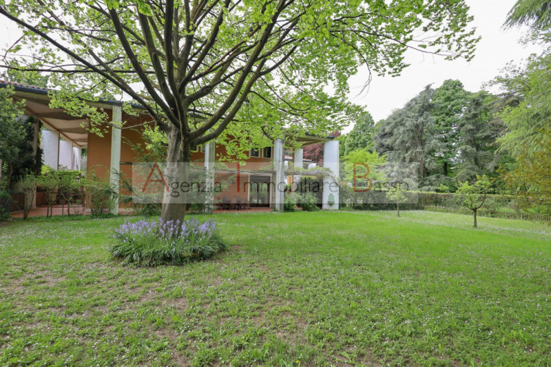 PADOVA zona Forcellini:  Agenzia Immobiliare Basso, propone in vendita, incantevole porzione di v...