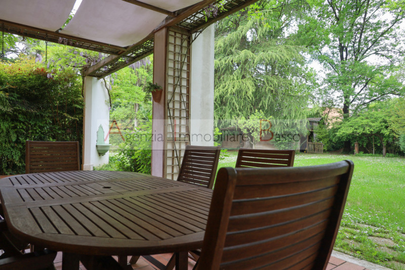 PADOVA zona Forcellini:  Agenzia Immobiliare Basso, propone in vendita, incantevole porzione di v...