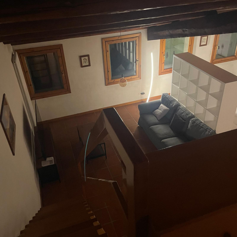 Scopri la tua nuova casa nel centro storico di Vicenza! Questo magnifico appartamento duplex, sit...