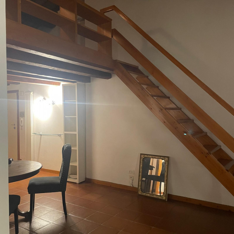 Scopri la tua nuova casa nel centro storico di Vicenza! Questo magnifico appartamento duplex, sit...