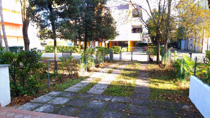 ZONA PIAZZA FONTANA: Sta arrivando Natale, ma non riesci a smettere di pensare al sole, al mare e...