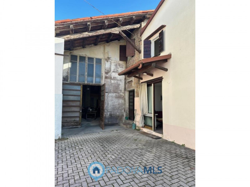 Immobile in esclusiva al Gruppo Padova MLS.
Scopri questa straordinaria opportunità di investimen...