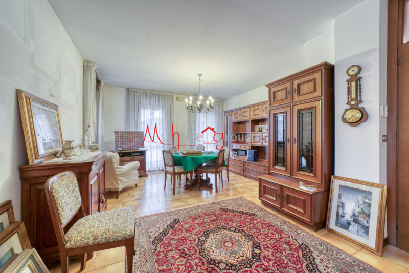 RUBANO: Casa singola sviluppata su più livelli dalle ampie dimensioni, si compone di ingresso, so...