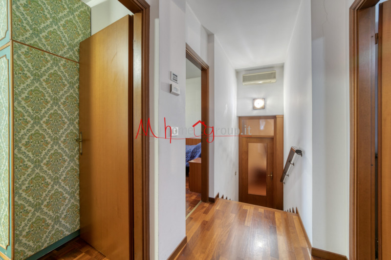 RUBANO: Casa singola sviluppata su più livelli dalle ampie dimensioni, si compone di ingresso, so...