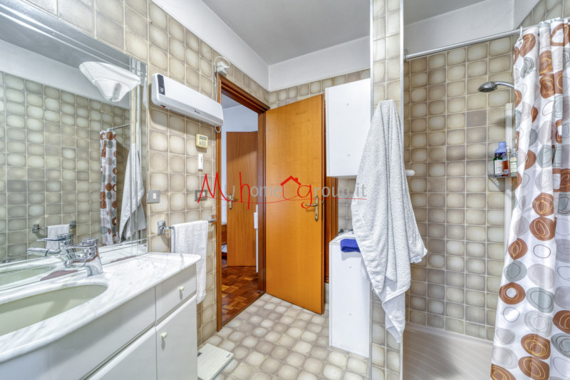 RUBANO: Casa singola sviluppata su più livelli dalle ampie dimensioni, si compone di ingresso, so...