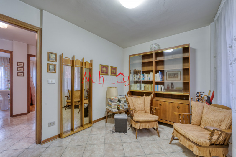 RUBANO: Casa singola sviluppata su più livelli dalle ampie dimensioni, si compone di ingresso, so...