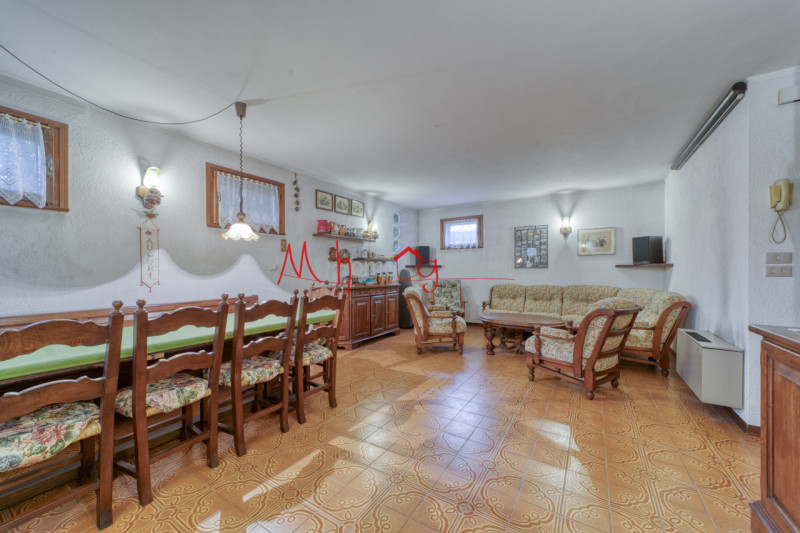 RUBANO: Casa singola sviluppata su più livelli dalle ampie dimensioni, si compone di ingresso, so...