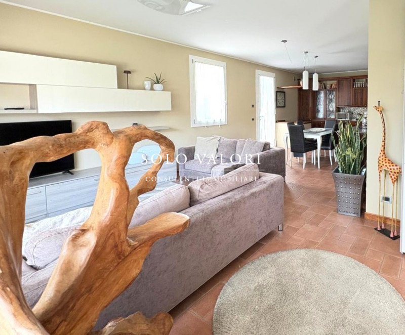 Rif. B480 (per info 340 2242606 Marco - 338 9387816 Matteo)

In posizione centrale a Vedelago, pr...