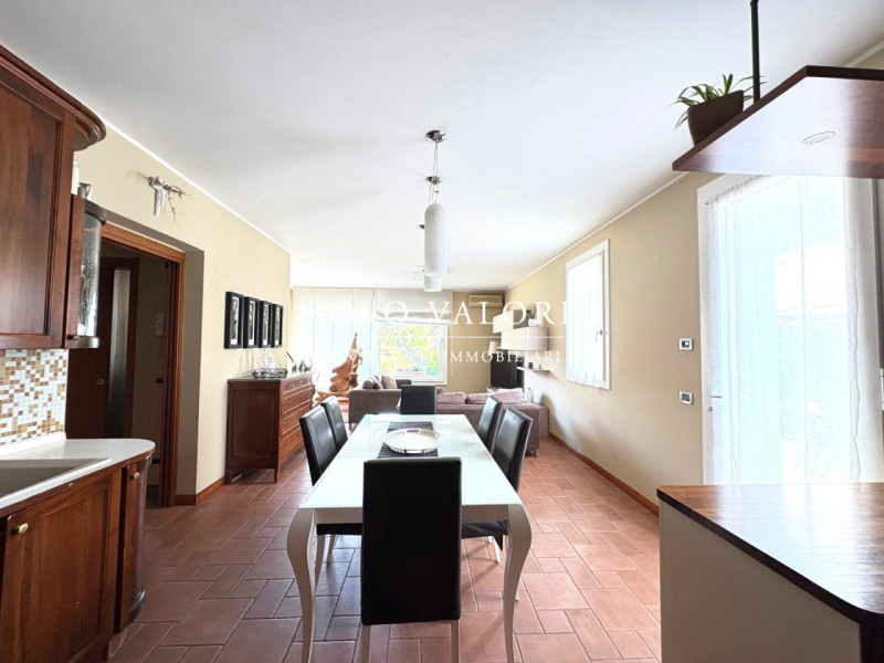 Rif. B480 (per info 340 2242606 Marco - 338 9387816 Matteo)

In posizione centrale a Vedelago, pr...