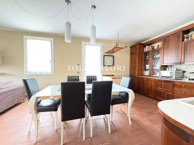 Rif. B480 (per info 340 2242606 Marco - 338 9387816 Matteo)

In posizione centrale a Vedelago, pr...