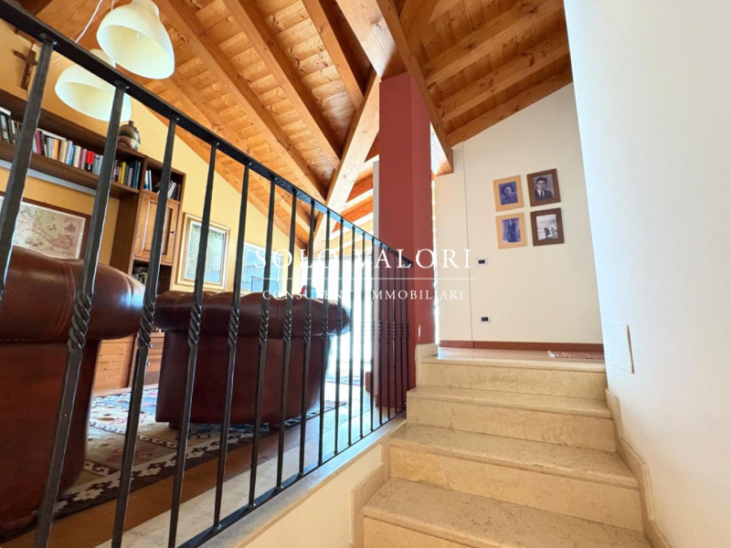 Rif. B480 (per info 340 2242606 Marco - 338 9387816 Matteo)

In posizione centrale a Vedelago, pr...