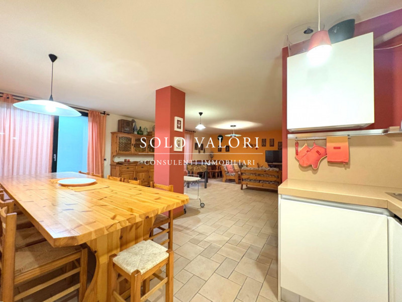 Rif. B480 (per info 340 2242606 Marco - 338 9387816 Matteo)

In posizione centrale a Vedelago, pr...