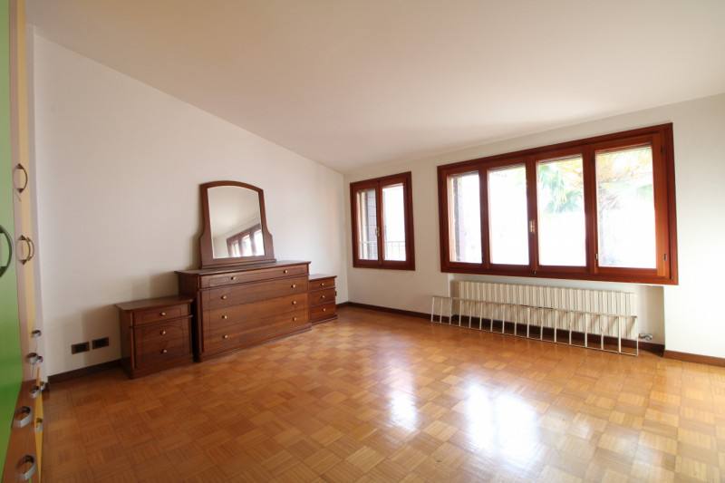 MONSELICE: in centro al paese, si propone in vendita un compendio immobiliare costituito da due c...