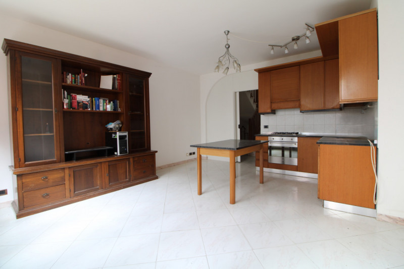 MONSELICE: in centro al paese, si propone in vendita un compendio immobiliare costituito da due c...