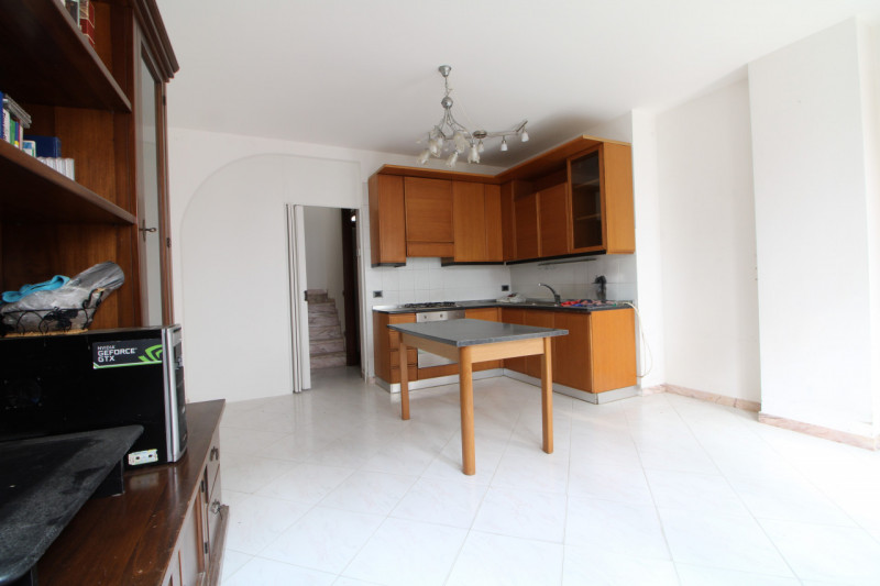 MONSELICE: in centro al paese, si propone in vendita un compendio immobiliare costituito da due c...