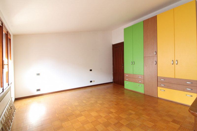 MONSELICE: in centro al paese, si propone in vendita un compendio immobiliare costituito da due c...