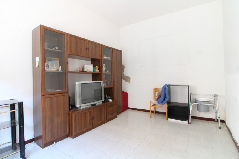 MONSELICE: in centro al paese, si propone in vendita un compendio immobiliare costituito da due c...