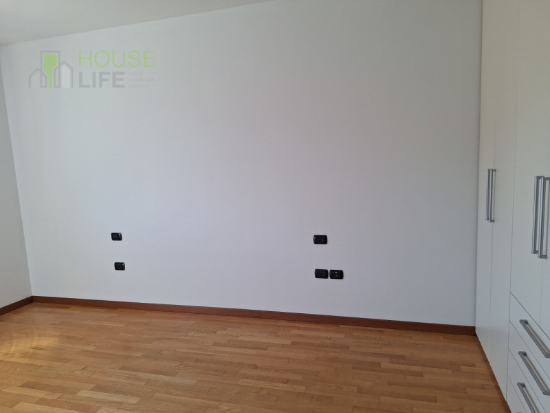 MALO: spazioso APPARTAMENTO BICAMERE al piano primo e ultimo con zona giorno open-space, due bagn...