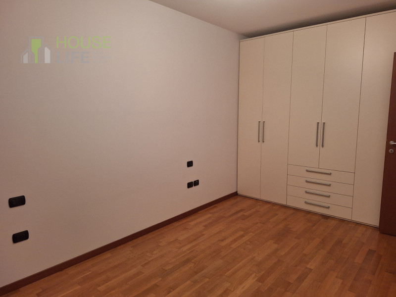 MALO: spazioso APPARTAMENTO BICAMERE al piano primo e ultimo con zona giorno open-space, due bagn...