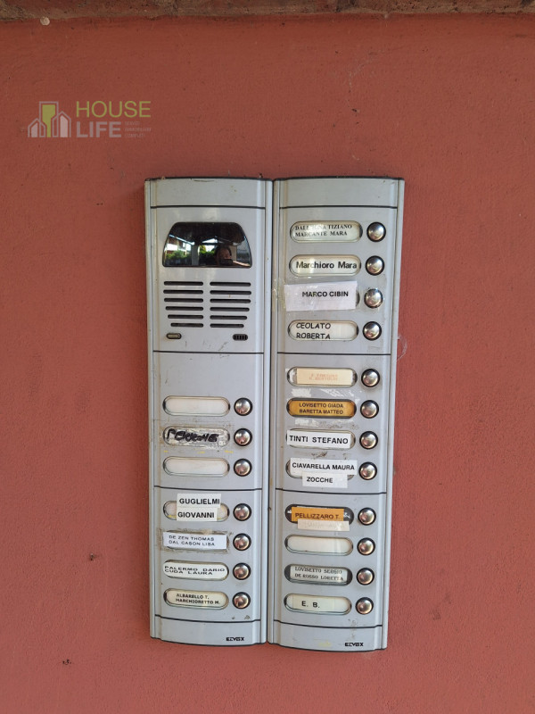 MALO: spazioso APPARTAMENTO BICAMERE al piano primo e ultimo con zona giorno open-space, due bagn...