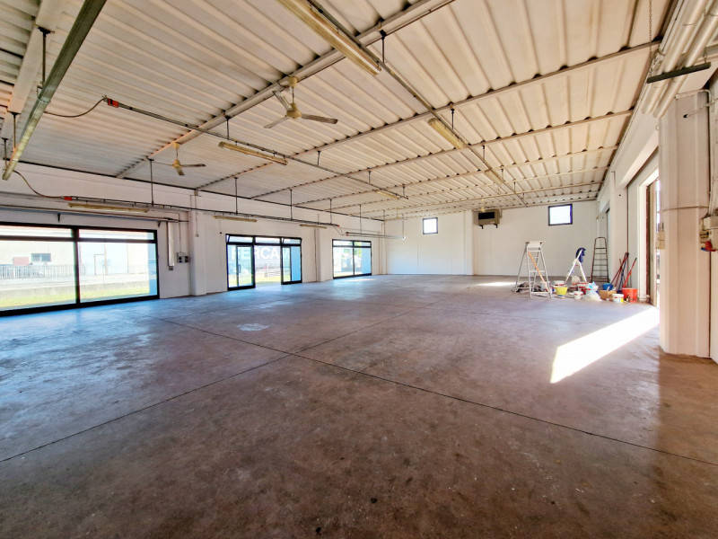 A Borgo Veneto, località Santa Margherita D'Adige, proponiamo in vendita capannone ad uso artigia...