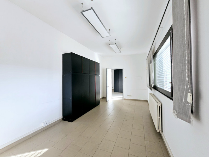 A Borgo Veneto, località Santa Margherita D'Adige, proponiamo in vendita capannone ad uso artigia...