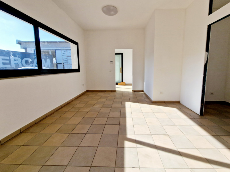 A Borgo Veneto, località Santa Margherita D'Adige, proponiamo in vendita capannone ad uso artigia...