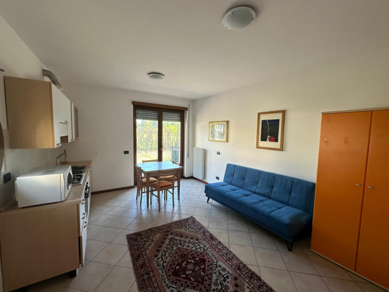 SCHIO - ZONA INDUSTRIALE: MONOLOCALE con giardino piastrellato e posto auto esclusivo all'interno...