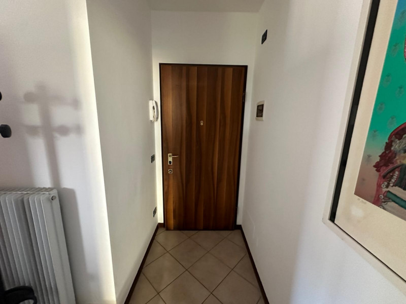 SCHIO - ZONA INDUSTRIALE: MONOLOCALE con giardino piastrellato e posto auto esclusivo all'interno...