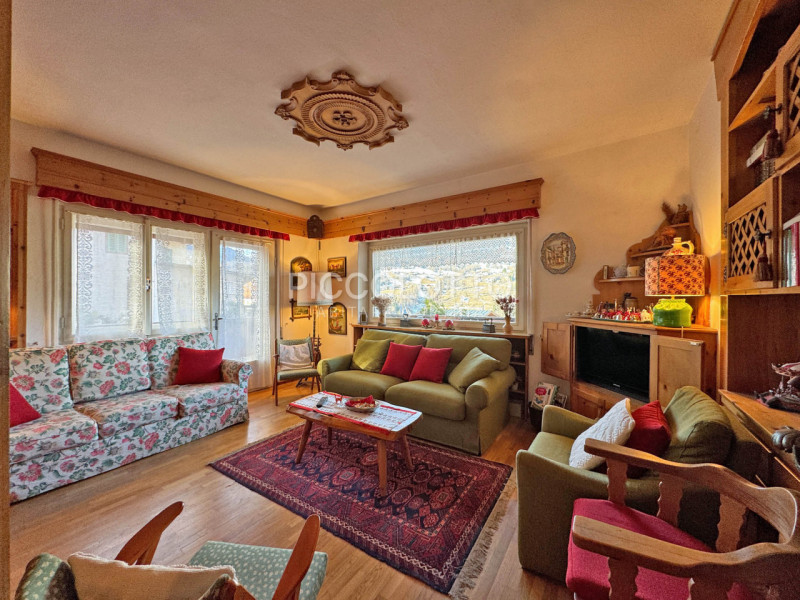 Rif. A5421 - Cortina d'Ampezzo, in posizione esclusiva con accesso diretto alla passeggiata della...