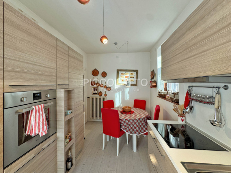 Rif. A5421 - Cortina d'Ampezzo, in posizione esclusiva con accesso diretto alla passeggiata della...