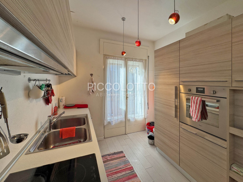 Rif. A5421 - Cortina d'Ampezzo, in posizione esclusiva con accesso diretto alla passeggiata della...