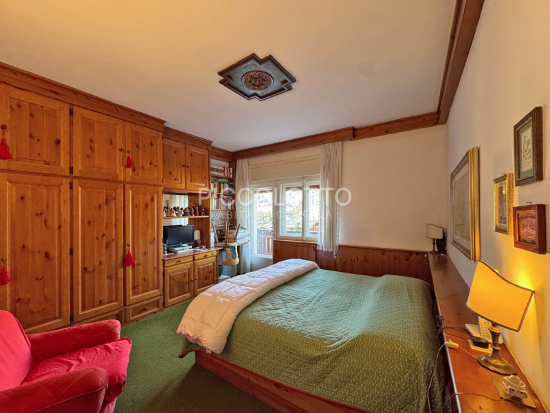 Rif. A5421 - Cortina d'Ampezzo, in posizione esclusiva con accesso diretto alla passeggiata della...