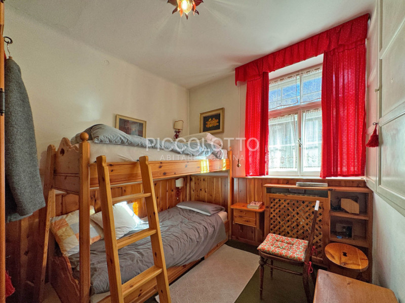 Rif. A5421 - Cortina d'Ampezzo, in posizione esclusiva con accesso diretto alla passeggiata della...