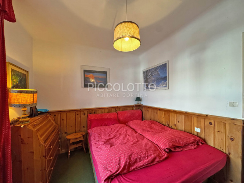 Rif. A5421 - Cortina d'Ampezzo, in posizione esclusiva con accesso diretto alla passeggiata della...