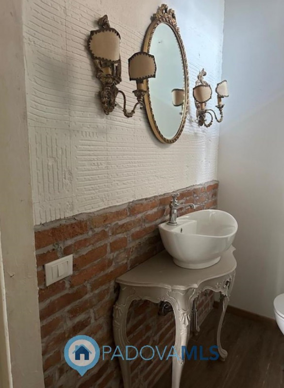 Immobile in esclusiva al Gruppo Padova MLS
In una posizione strategica, nel centro pulsante di Me...