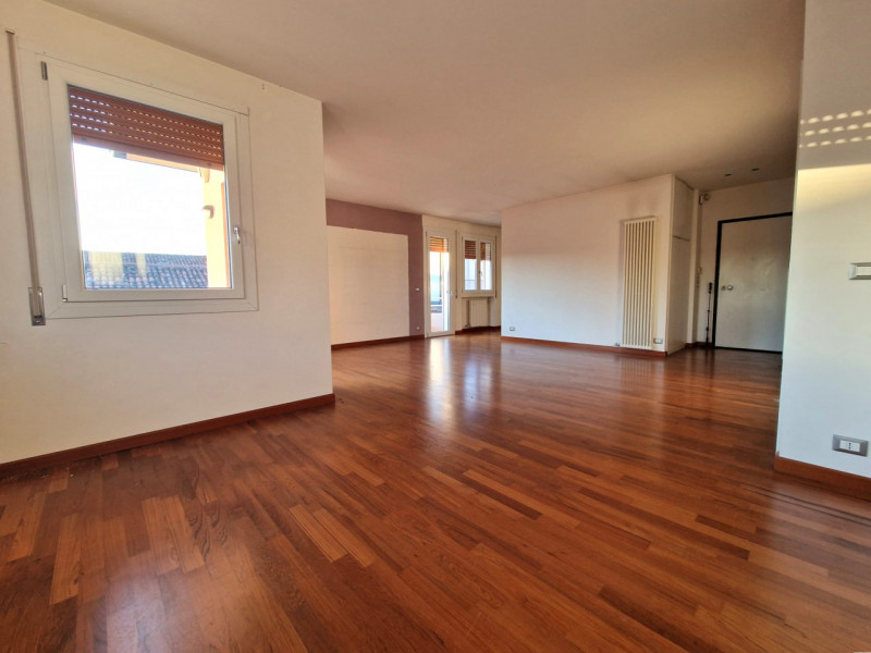 UBICAZIONE E CONTESTO

In una delle zone più ricercate e apprezzate di Vicenza, precisamente nel ...