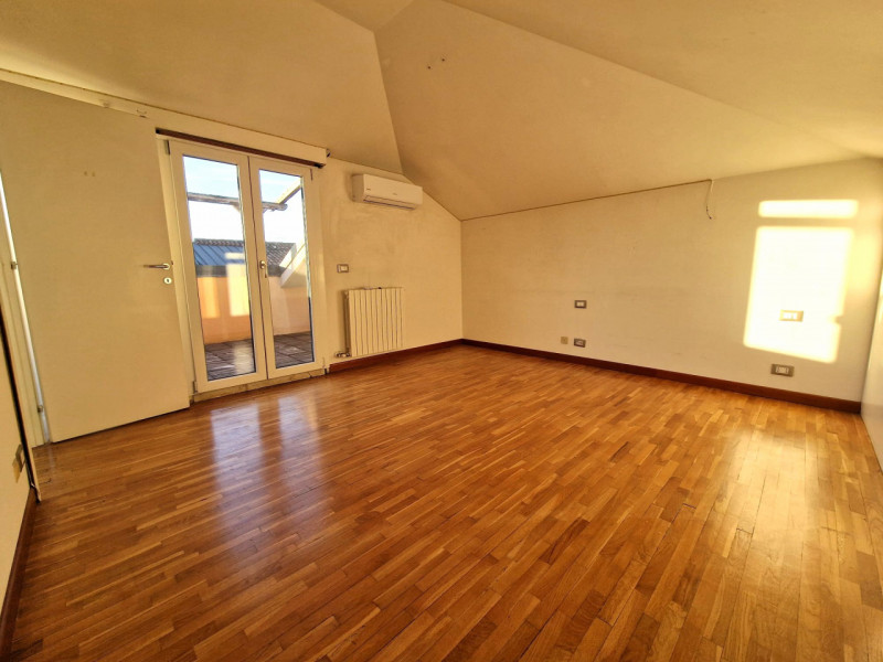 UBICAZIONE E CONTESTO

In una delle zone più ricercate e apprezzate di Vicenza, precisamente nel ...