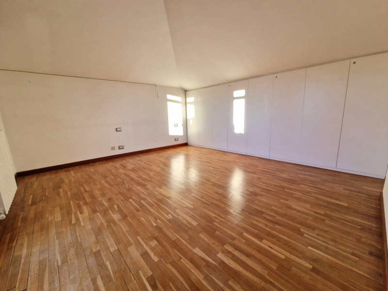 UBICAZIONE E CONTESTO

In una delle zone più ricercate e apprezzate di Vicenza, precisamente nel ...