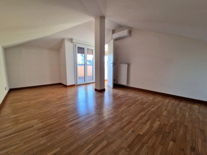 UBICAZIONE E CONTESTO

In una delle zone più ricercate e apprezzate di Vicenza, precisamente nel ...