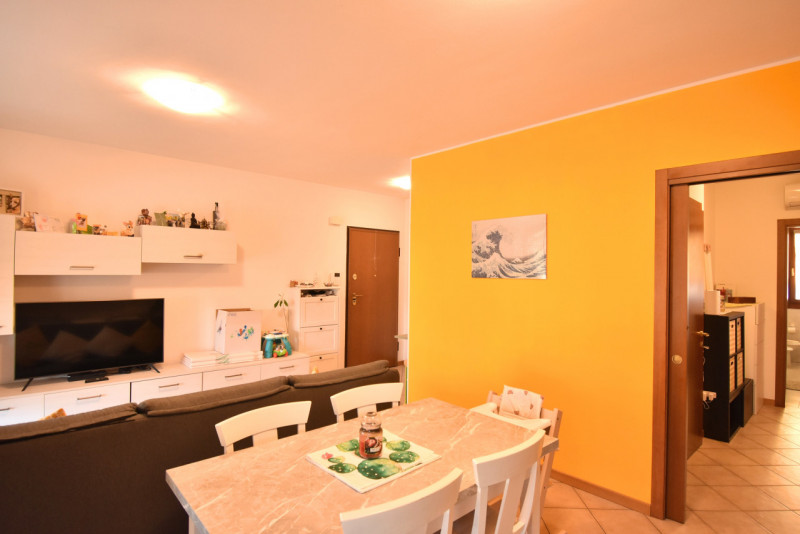 Scopri questo splendido appartamento trilocale situato nel cuore di Cessalto, una delle zone più ...