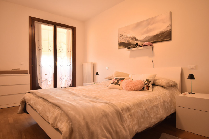 Scopri questo splendido appartamento trilocale situato nel cuore di Cessalto, una delle zone più ...