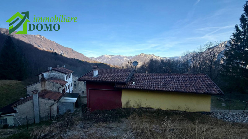 Velo D'Astico, proponiamo in vendita un deposito in legno su un lotto di 700 mq €39.000 info 0445...