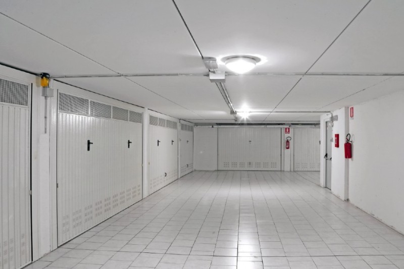 GARAGE IN VENDITA IN CENTRO A ESTE.
Situato al piano terra di un complesso condominiale, questo g...